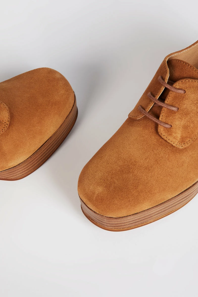 Intentionally Blank ALBANY PLATFORM OXFORD Tan Suede 6 Intentionally Blank ALBANY PLATFORM OXFORD Tan Suede