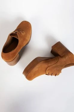 Intentionally Blank ALBANY PLATFORM OXFORD Tan Suede 10 Intentionally Blank ALBANY PLATFORM OXFORD Tan Suede