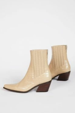 Intentionally Blank HILLARY HEELED BOOT Ojai