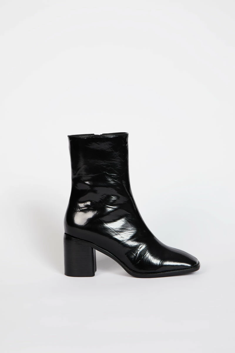 Intentionally Blank SHOES CONTOUR HEELED BOOT Black Crinkle 7 Intentionally Blank SHOES CONTOUR HEELED BOOT Black Crinkle