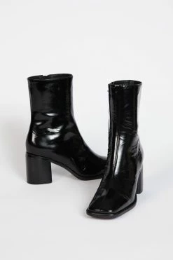 Intentionally Blank SHOES CONTOUR HEELED BOOT Black Crinkle
