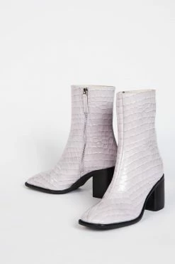 Intentionally Blank SHOES CONTOUR HEELED BOOT Lilac