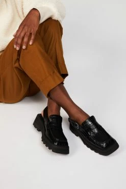 Intentionally Blank NO ISSUE LOAFER Black