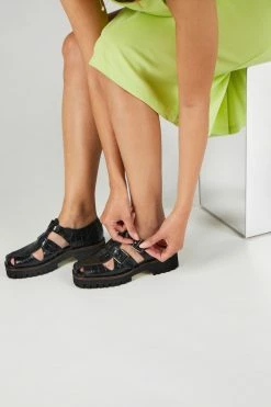 Intentionally Blank NEW SHOES CORNER POCKET SANDAL Black