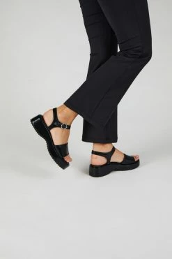 Intentionally Blank DISHES FLATFORM SANDAL Black