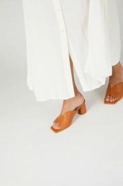 Intentionally Blank KAMIKA HEEL Canyon