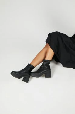 Intentionally Blank MARLOWE PLATFORM BOOT Black Vegan