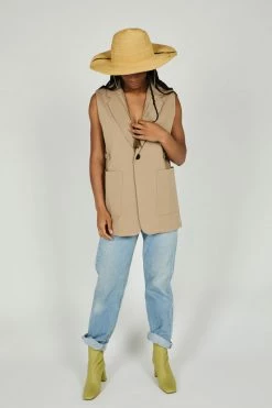 Intentionally Blank COLLUM VEST Sand