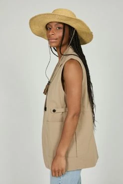 Intentionally Blank COLLUM VEST Sand