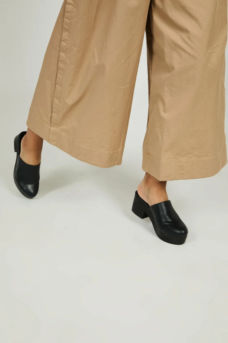 Intentionally Blank 12DOZEN CLOG Black 4 Intentionally Blank 12DOZEN CLOG Black