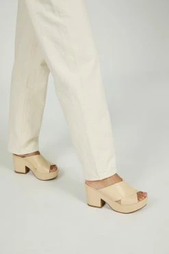 Intentionally Blank DAME HEELED PLATFORM Clouds NEW SHOES