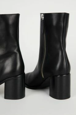 Intentionally Blank SHOES CONTOUR HEELED BOOT Black Leather 10 Intentionally Blank SHOES CONTOUR HEELED BOOT Black Leather