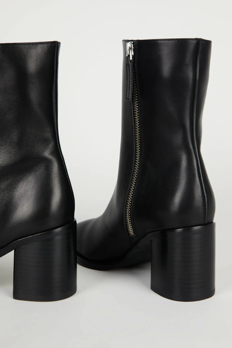 Intentionally Blank SHOES CONTOUR HEELED BOOT Black Leather 6 Intentionally Blank SHOES CONTOUR HEELED BOOT Black Leather