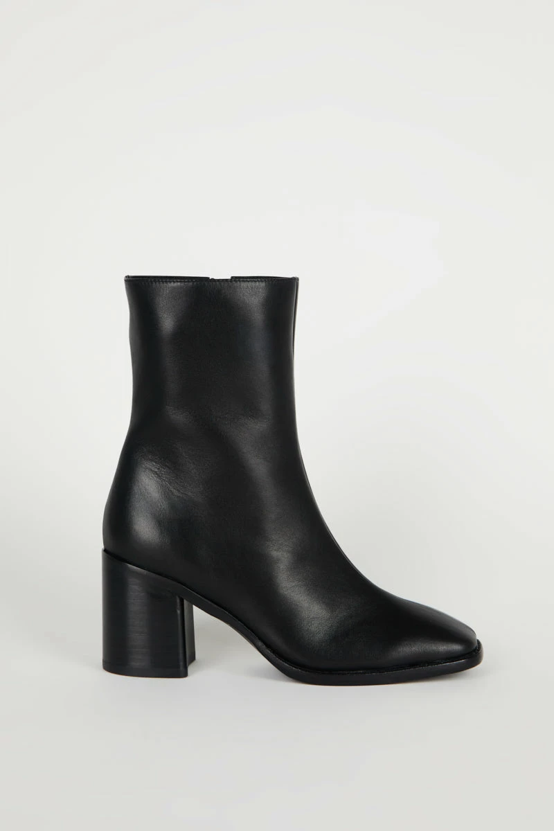 Intentionally Blank SHOES CONTOUR HEELED BOOT Black Leather 7 Intentionally Blank SHOES CONTOUR HEELED BOOT Black Leather