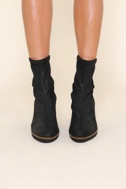 Intentionally Blank DAFINA HEELED BOOT Black