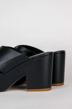 Intentionally Blank DAME HEELED PLATFORM Black