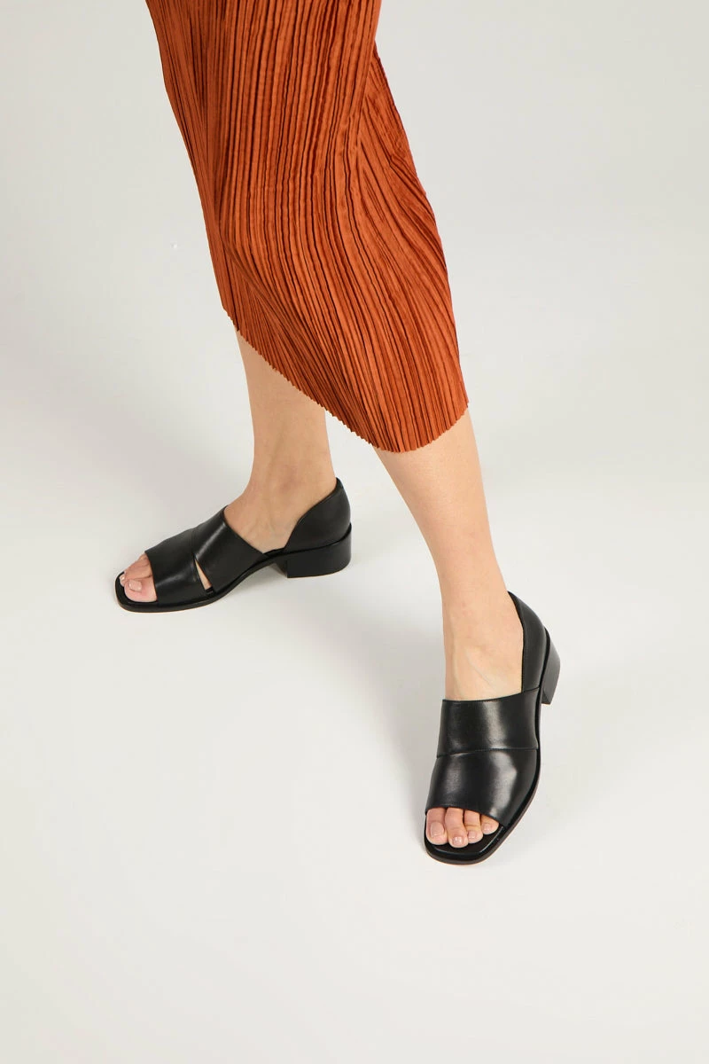 Intentionally Blank NEW SHOES GIRAFFE SANDAL Black 4 Intentionally Blank NEW SHOES GIRAFFE SANDAL Black