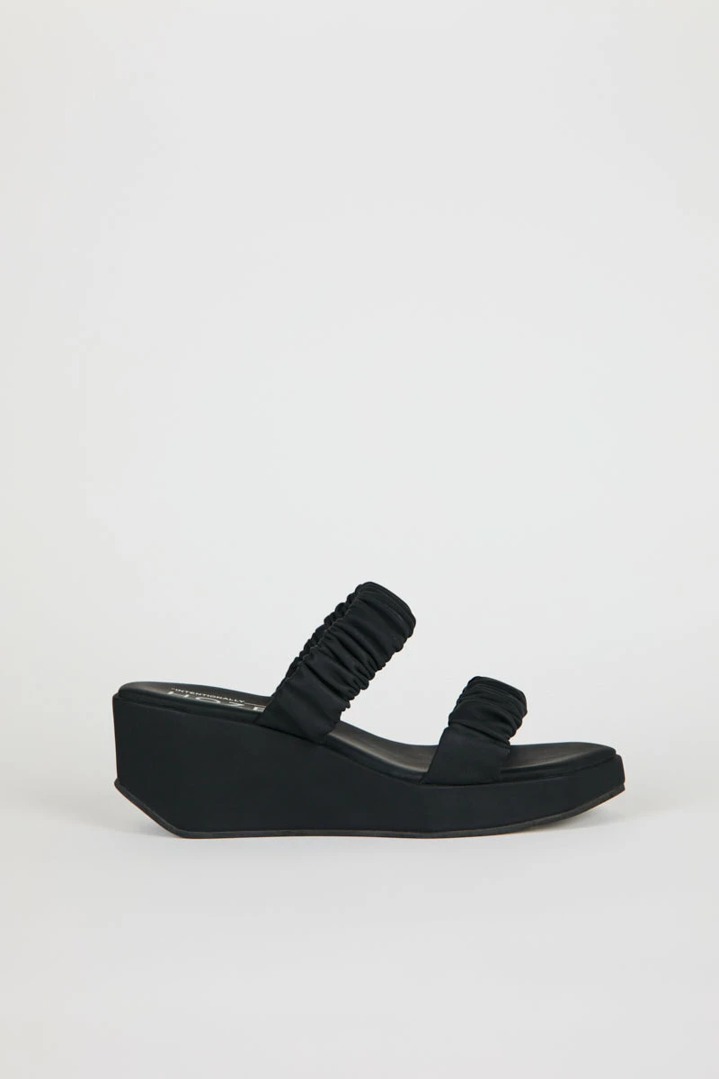 Intentionally Blank PHORNA PLATFORM Black Vegan 8 Intentionally Blank PHORNA PLATFORM Black Vegan