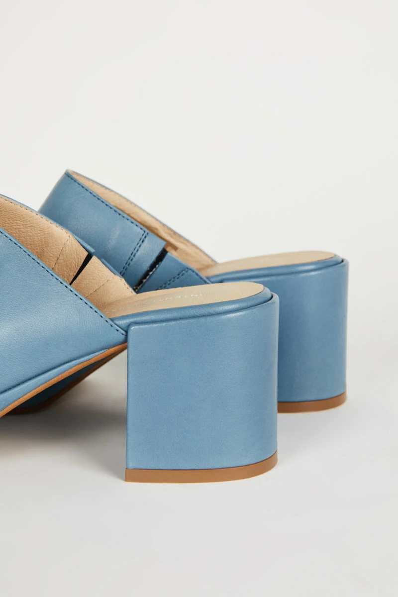 Intentionally Blank FACTS CLOG Blue 7 Intentionally Blank FACTS CLOG Blue