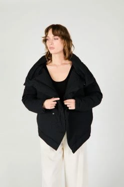 Intentionally Blank FOLDEN PUFFER JACKET BLACK 10 Intentionally Blank FOLDEN PUFFER JACKET BLACK