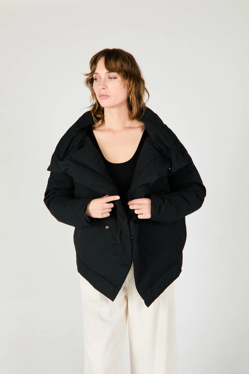 Intentionally Blank FOLDEN PUFFER JACKET BLACK 5 Intentionally Blank FOLDEN PUFFER JACKET BLACK