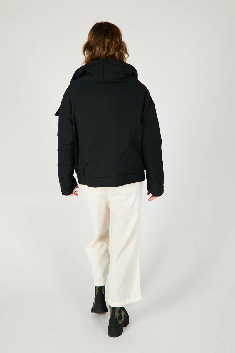 Intentionally Blank FOLDEN PUFFER JACKET BLACK 8 Intentionally Blank FOLDEN PUFFER JACKET BLACK