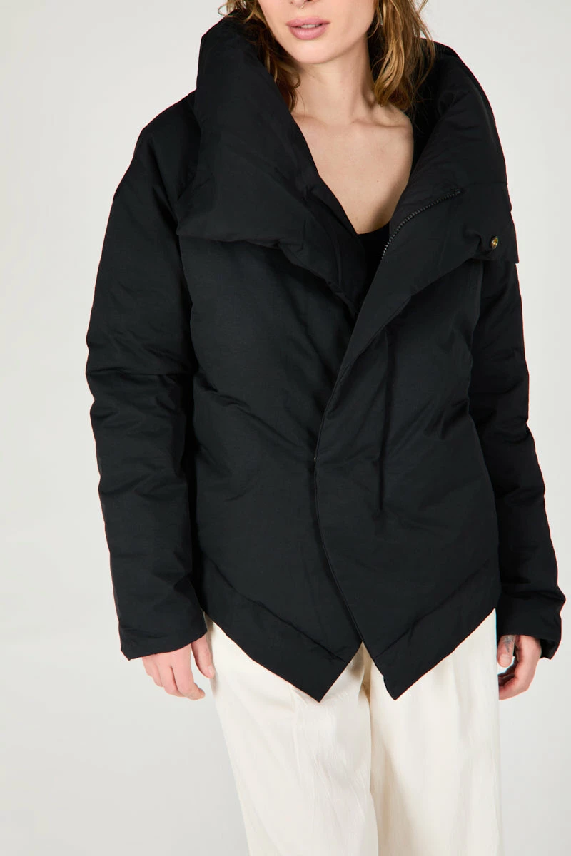 Intentionally Blank FOLDEN PUFFER JACKET BLACK 4 Intentionally Blank FOLDEN PUFFER JACKET BLACK