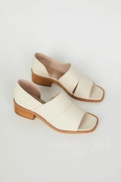 Intentionally Blank GIRAFFE SANDAL Cream
