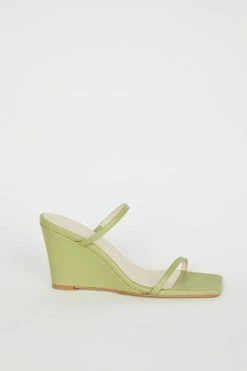 Intentionally Blank GRETTA WEDGE Sage 13 Intentionally Blank GRETTA WEDGE Sage