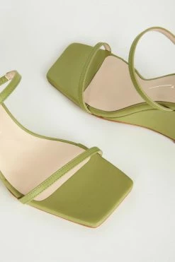 Intentionally Blank GRETTA WEDGE Sage 11 Intentionally Blank GRETTA WEDGE Sage