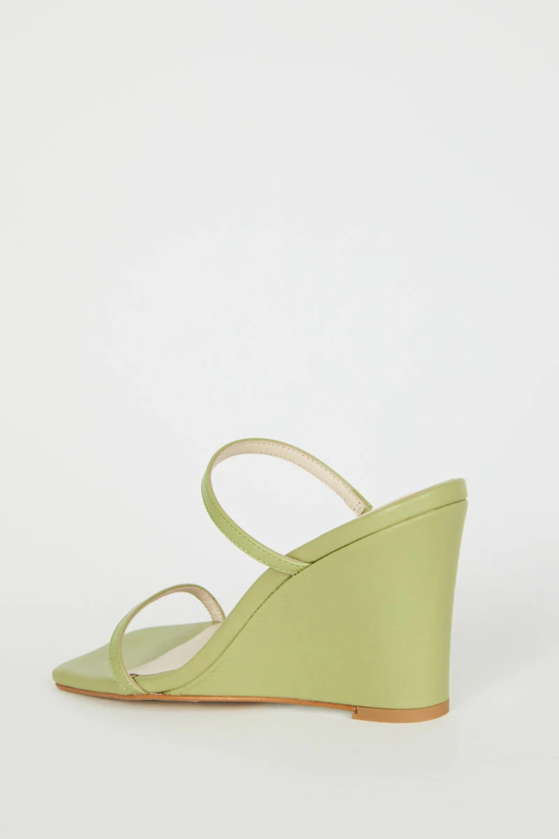 Intentionally Blank GRETTA WEDGE Sage 7 Intentionally Blank GRETTA WEDGE Sage