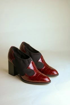 Intentionally Blank AUNTIE BOOT Wine