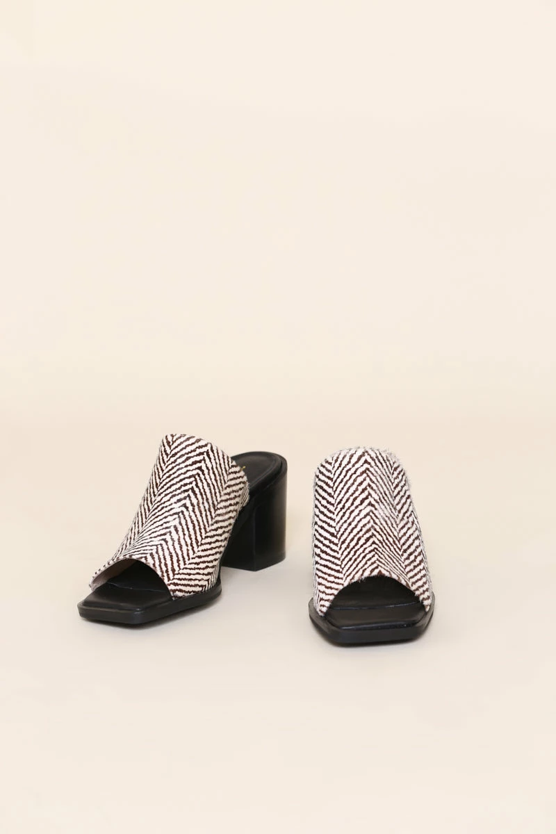 Intentionally Blank IMPLY MULE Ivory SHOES 3 Intentionally Blank IMPLY MULE Ivory SHOES