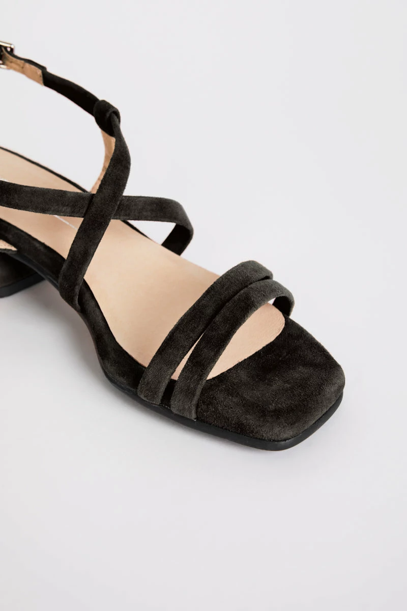 Intentionally Blank HILLTOP SANDAL Black 4 Intentionally Blank HILLTOP SANDAL Black