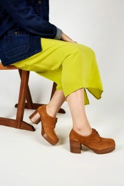 Intentionally Blank ALBANY PLATFORM OXFORD Tan Suede