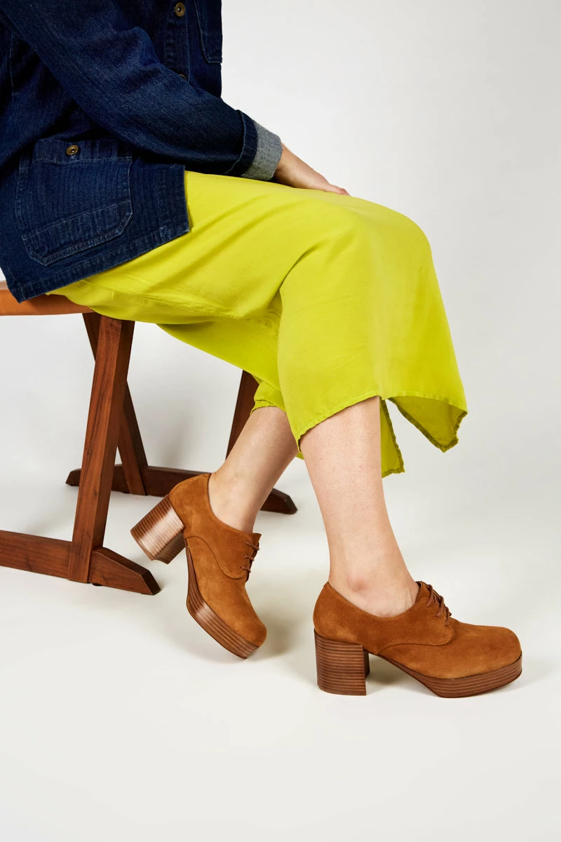 Intentionally Blank ALBANY PLATFORM OXFORD Tan Suede 4 Intentionally Blank ALBANY PLATFORM OXFORD Tan Suede