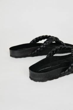 Intentionally Blank KATA SANDAL Black 12 Intentionally Blank KATA SANDAL Black