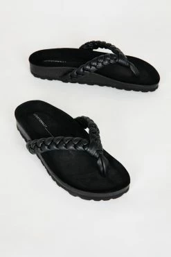 Intentionally Blank KATA SANDAL Black