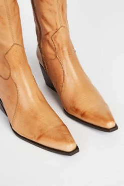 Intentionally Blank MATTIE HEELED BOOT Tan