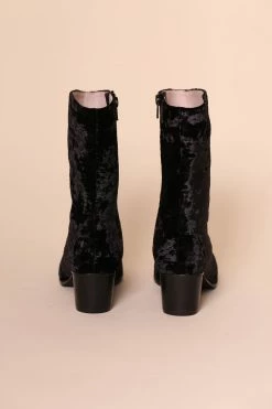 Intentionally Blank SHOES Hype BOOT Black Velvet