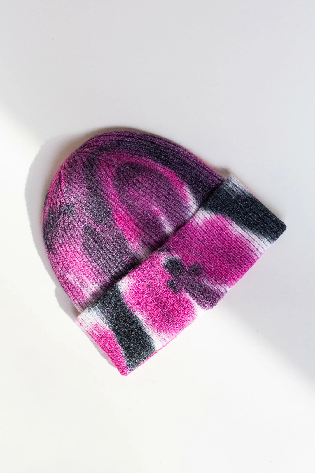 Intentionally Blank VENICE Tie Dye Beanie Berry 3 Intentionally Blank VENICE Tie Dye Beanie Berry