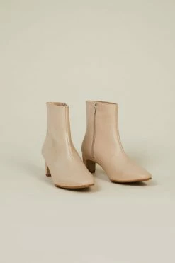 Intentionally Blank LAS HEELED BOOT Clouds SHOES
