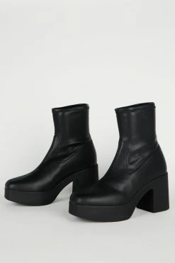Intentionally Blank MARLOWE PLATFORM BOOT Black Vegan