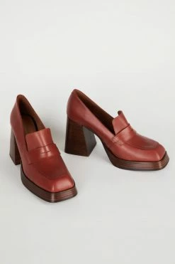 Intentionally Blank MOORE OXFORD HEEL Crimson