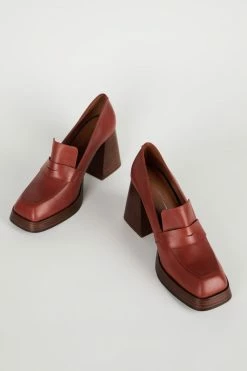 Intentionally Blank MOORE OXFORD HEEL Crimson