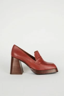 Intentionally Blank MOORE OXFORD HEEL Crimson 11 Intentionally Blank MOORE OXFORD HEEL Crimson