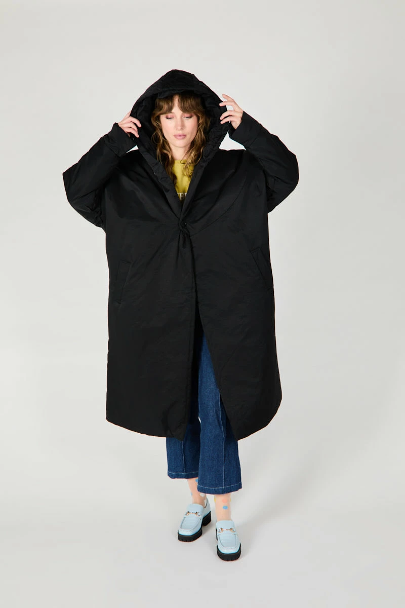 Intentionally Blank MARVEL PUFFER BLACK 6 Intentionally Blank MARVEL PUFFER BLACK