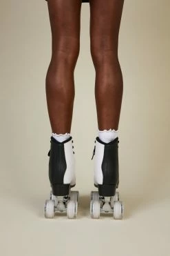 Intentionally Blank IB ROLLER SKATES PARTNER ROLLER SKATE Black White