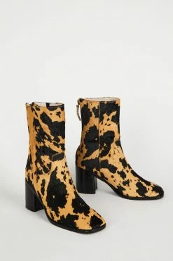 Intentionally Blank PG BOOT Moo Latte