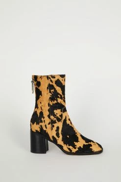 Intentionally Blank PG BOOT Moo Latte